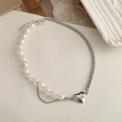 New Retro Pearl Simple Stitching Pearl Chain Heart Pendant Necklace