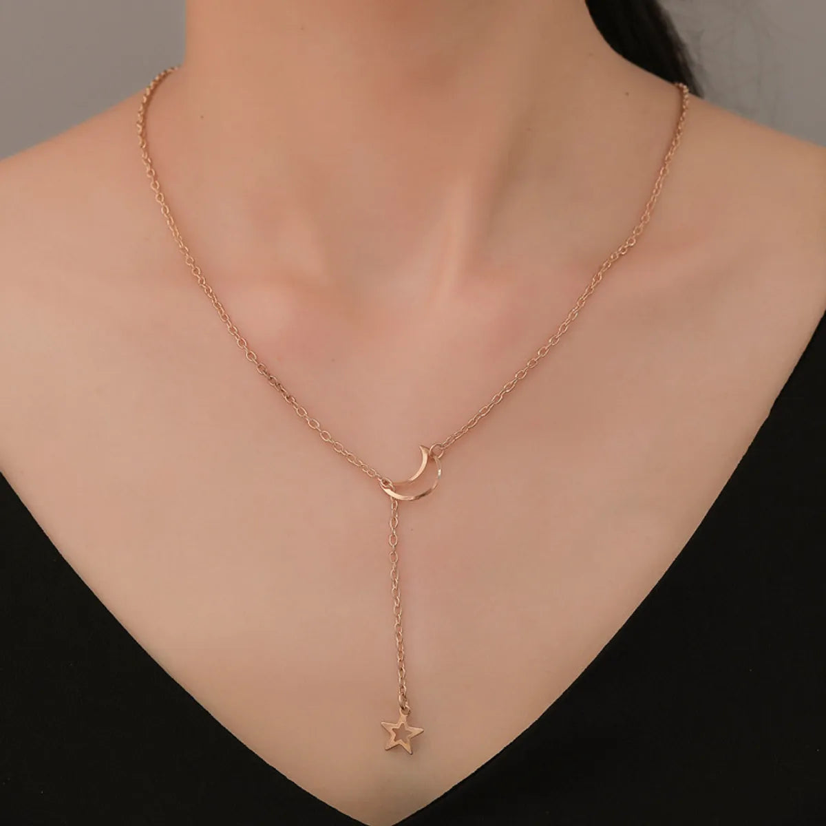 New Sexy Star Moon Simple Wild Ladies Clavicle Chain Wholesale