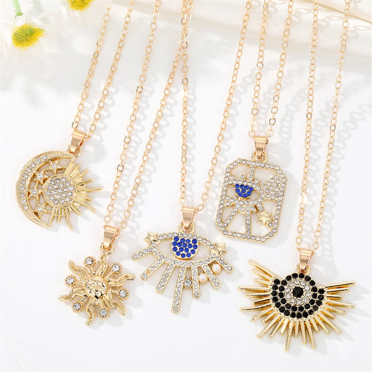 New Style Fashion Eye Moon Pendant Alloy Necklace