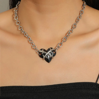 New Three-dimensional Thorn Fashion Love Clavicle Chain