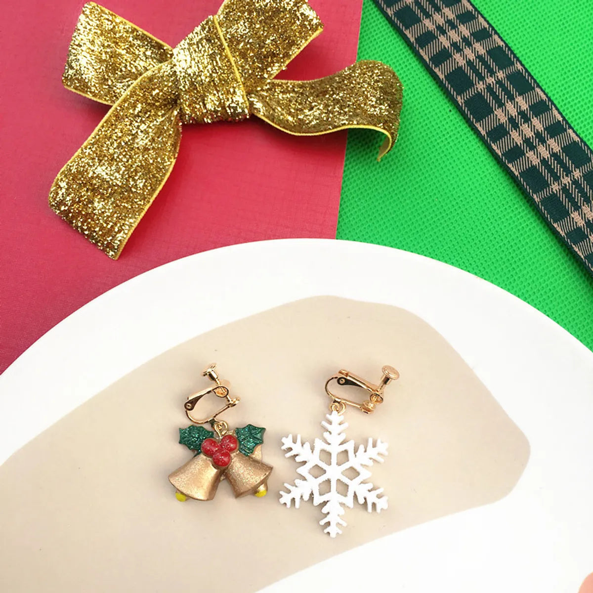 Novelty Santa Claus Snowman Snowflake Resin Women'S Drop Earrings 1 Pair