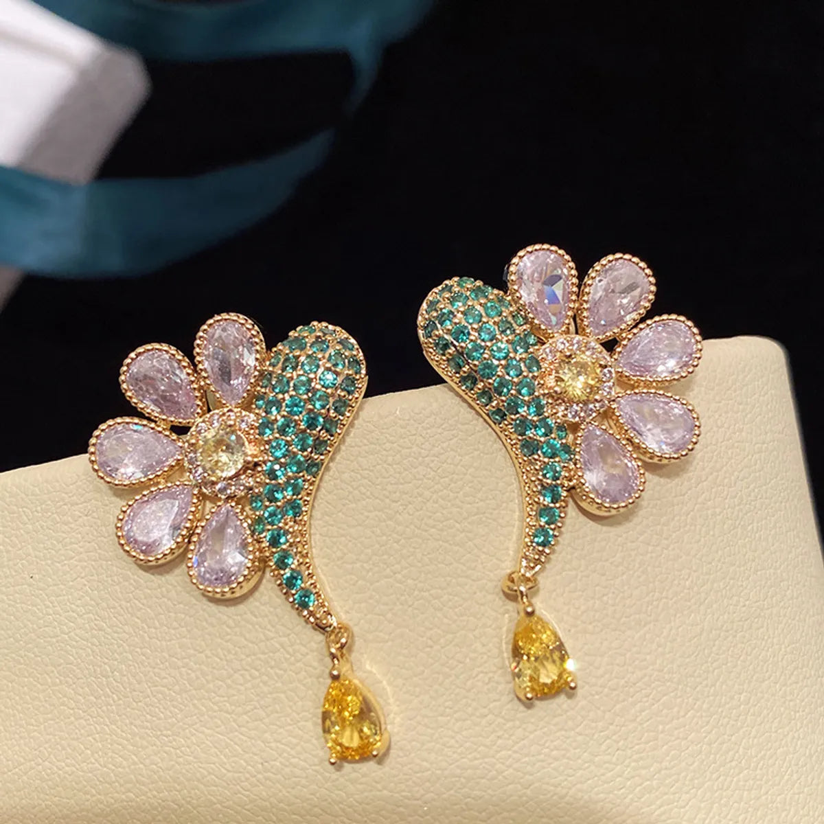 Petal Flower Fish-shaped Earrings Full Diamond Luxury Plated 925 Silver Needle Daisy Earrings