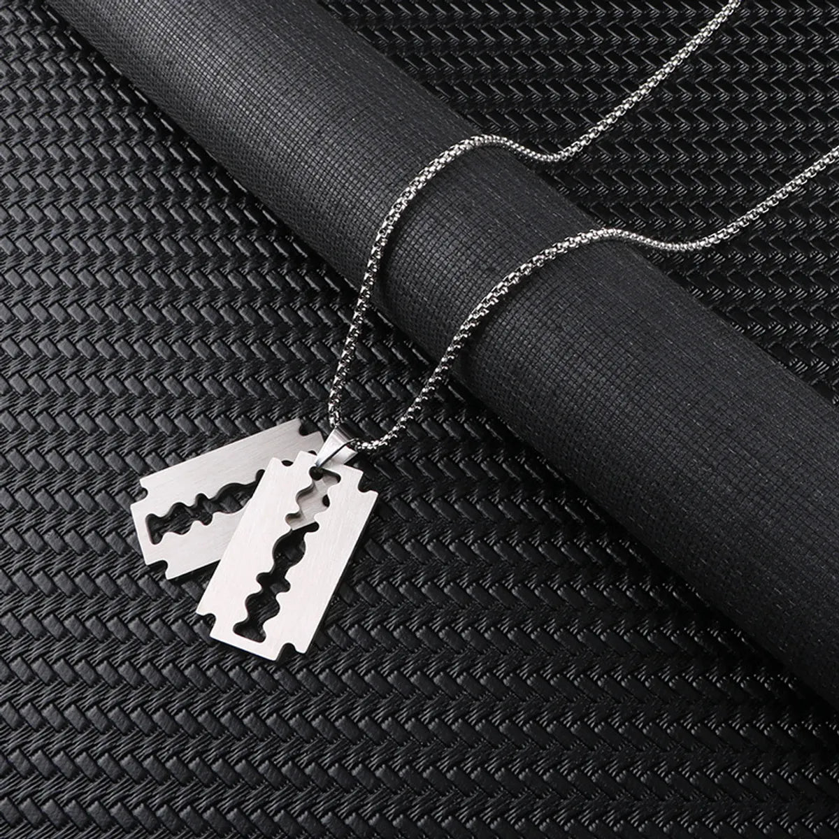 Punk Streetwear Blade Titanium Steel Polishing Men'S Pendant Necklace