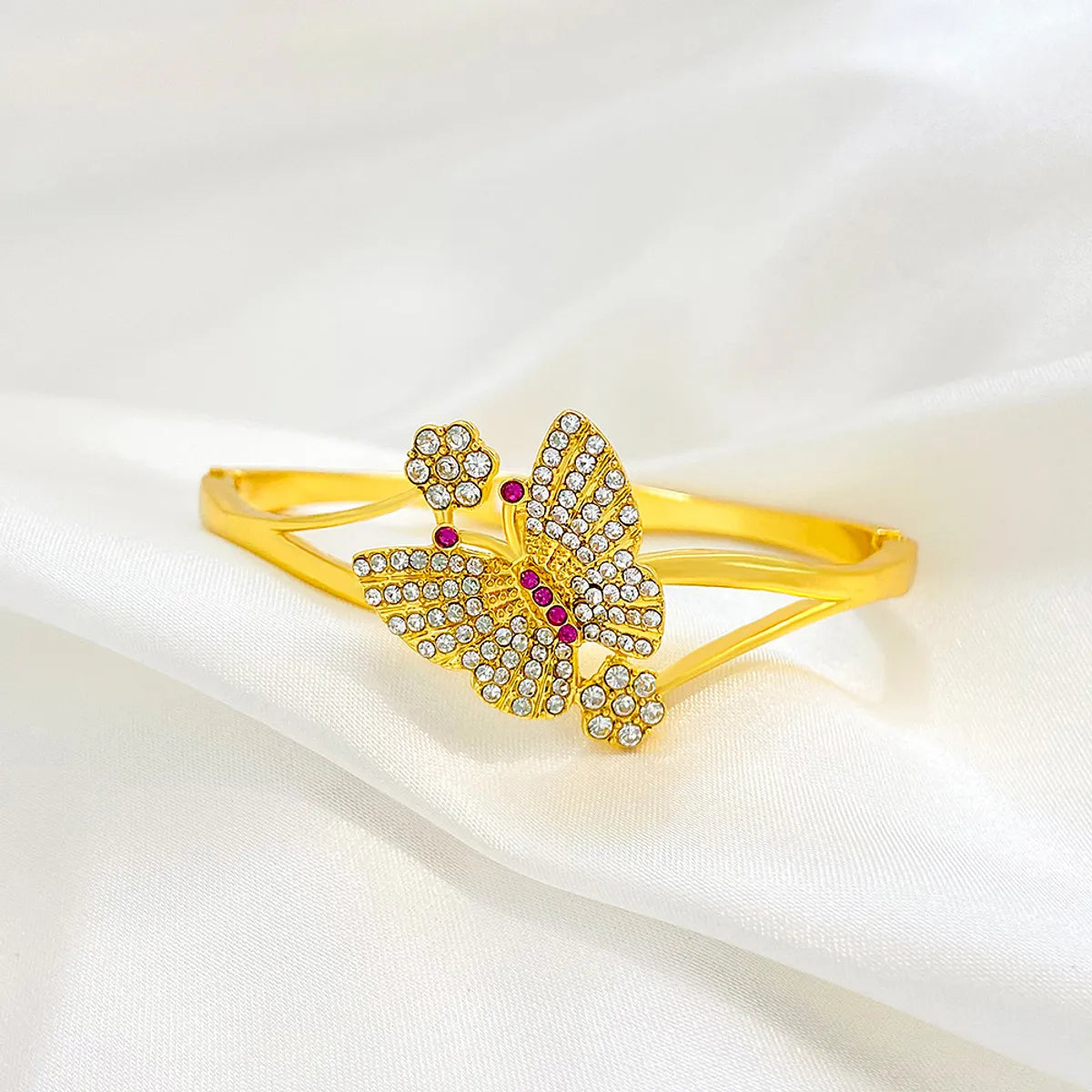 Retro Butterfly Alloy Inlay Rhinestones Bangle