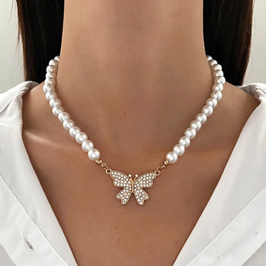 Retro Butterfly Imitation Pearl Alloy Inlay Rhinestones Women'S Necklace