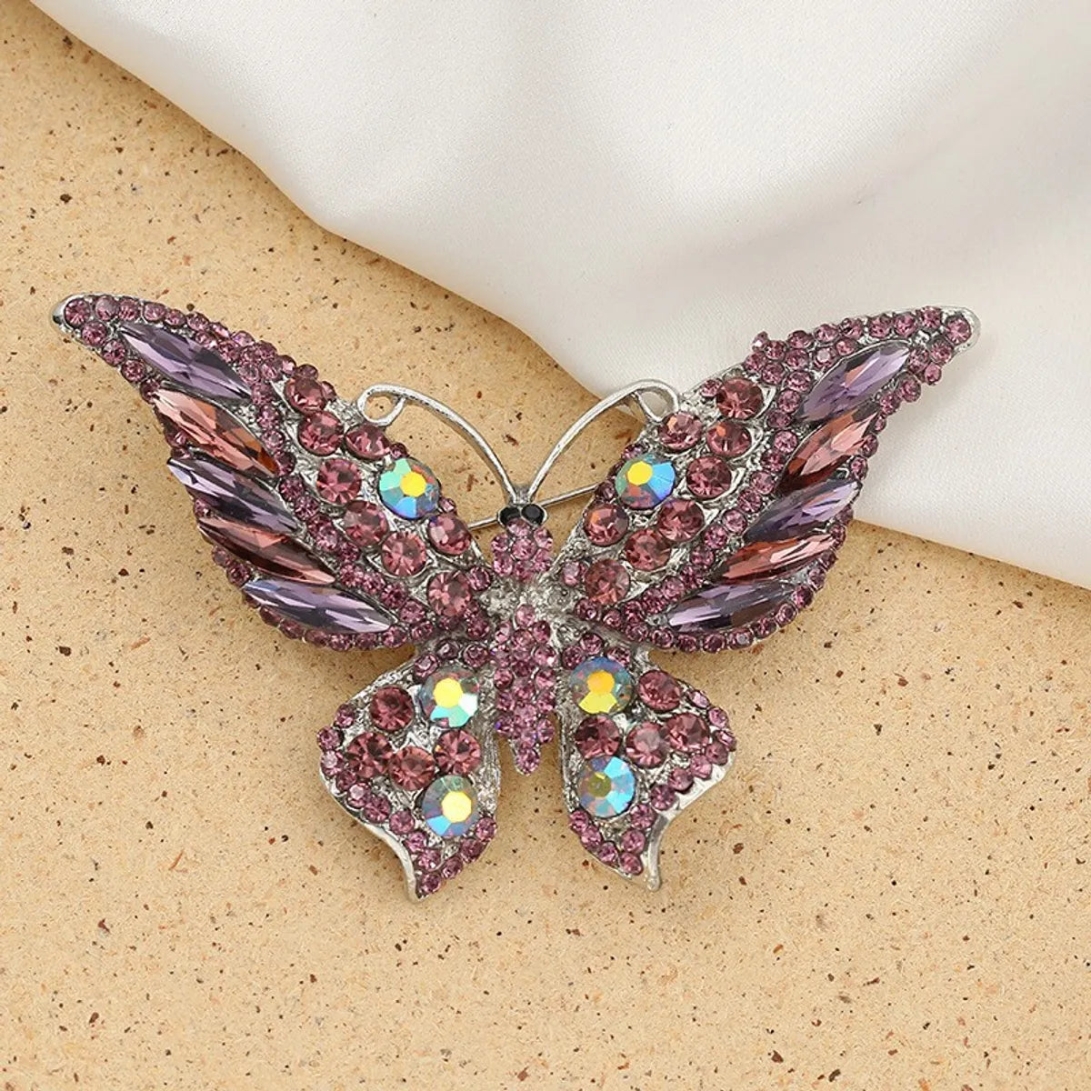 Retro Butterfly Imitation Pearl Alloy Rhinestone Women'S Brooches