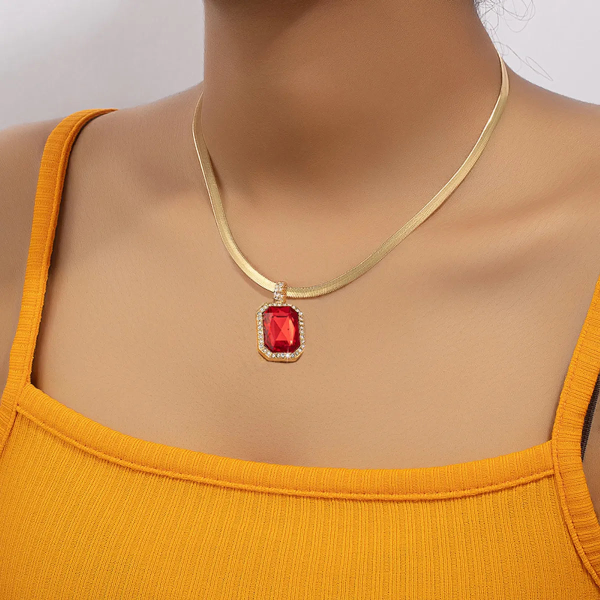 Retro Classic Style Rectangle Alloy Plating Inlay Gem Rhinestones Women's Pendant Necklace