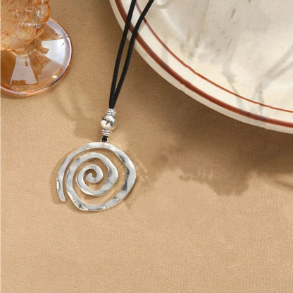 Retro Commute Round Alloy Plating Silver Plated Women'S Pendant Necklace