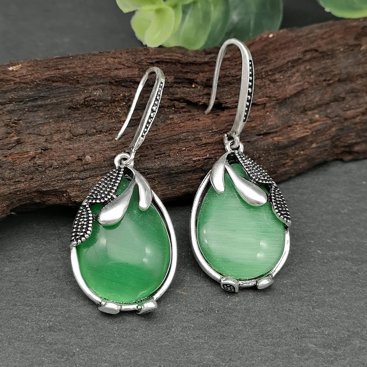 Retro Creative Emerald Green Cat Eye Natural Stone Earring Ear Hook Female