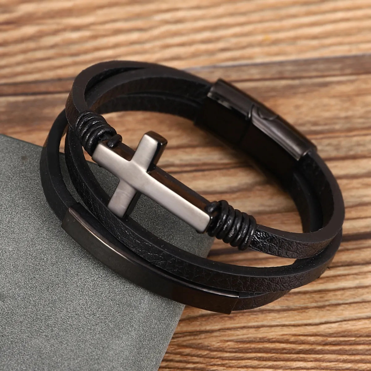 Retro Cross Stainless Steel Pu Leather Men'S Bracelets 1 Piece