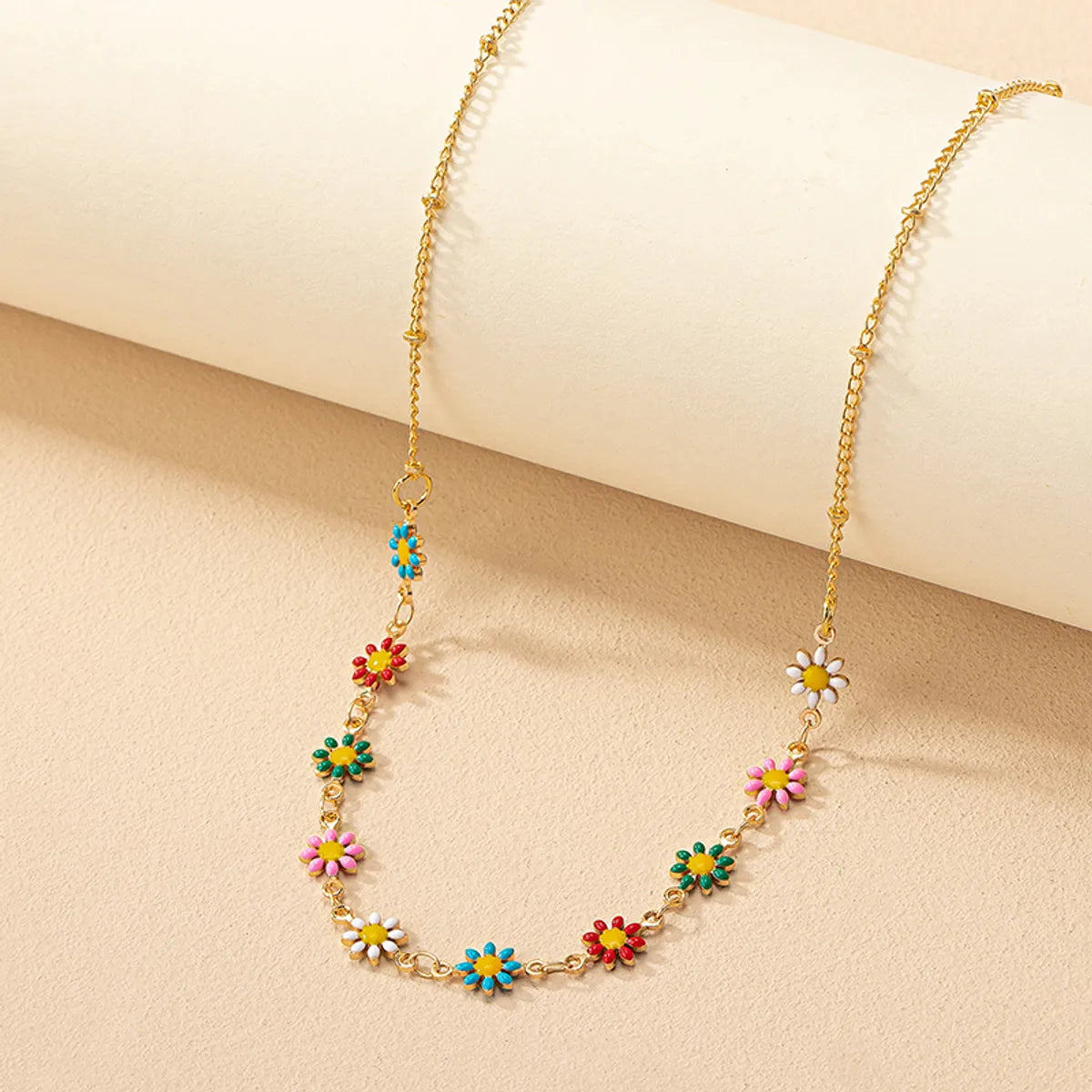 Retro Daisy Gold Plated Alloy Wholesale Necklace