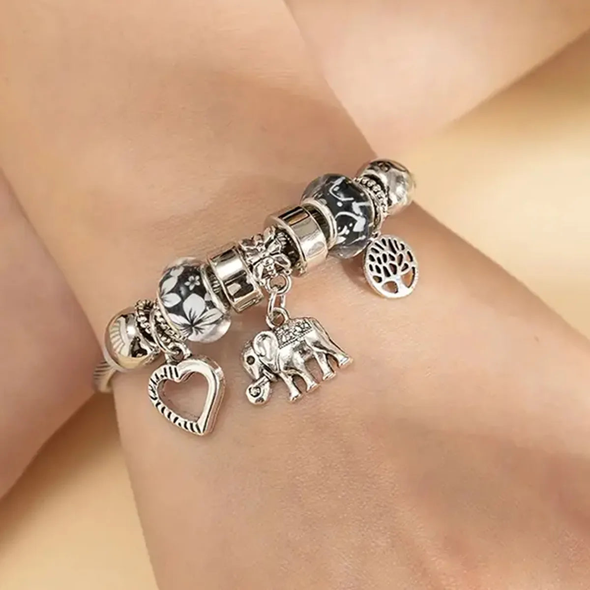 Retro Ethnic Style Heart Shape Life Tree Silver Plated Alloy Wholesale Bangle