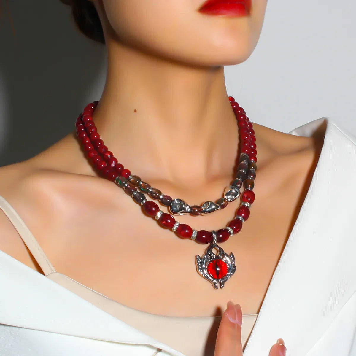 Retro Exaggerated Eye Alloy Plastic Beaded Women's Necklace