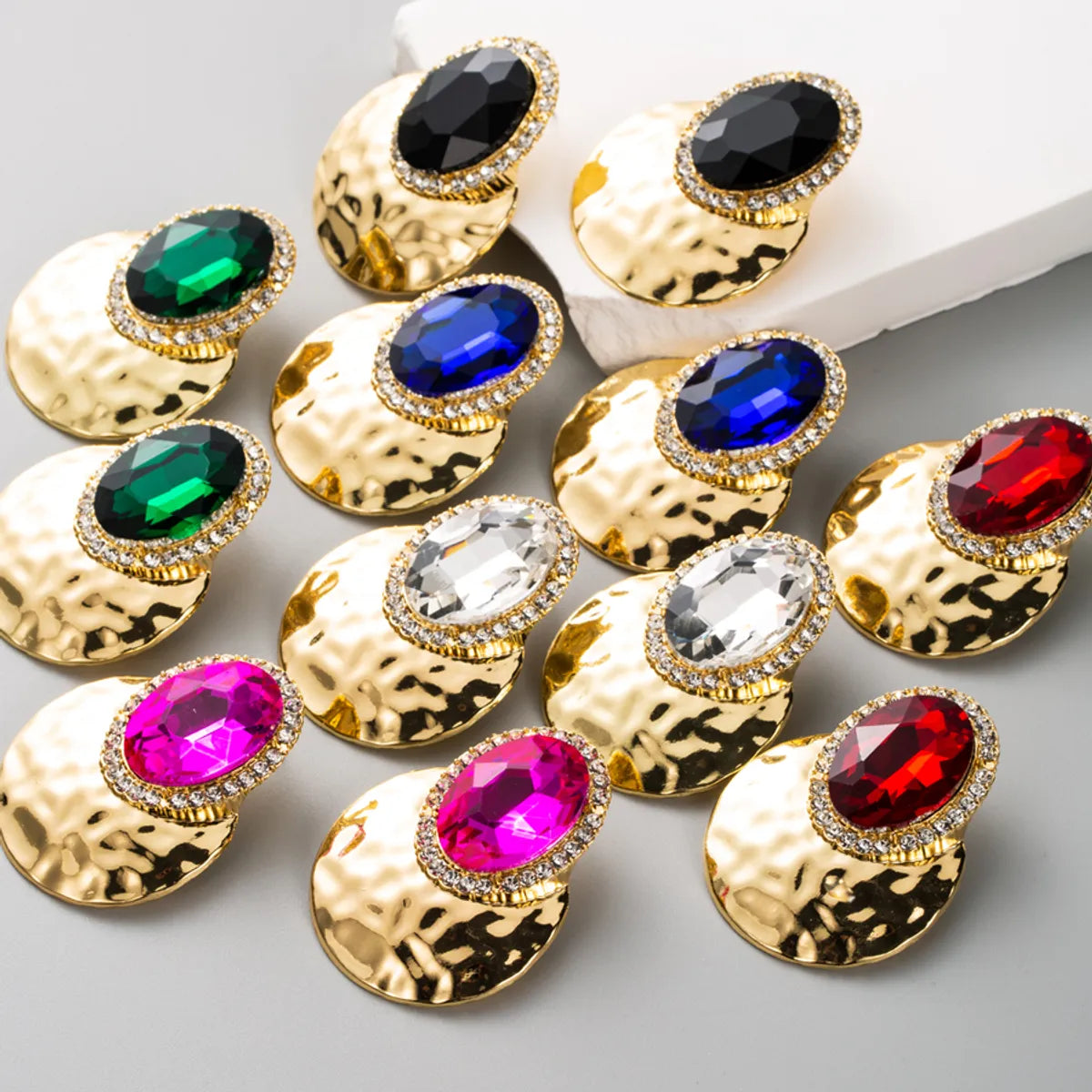 Retro Exaggerated Oval Alloy Inlay Rhinestones Gold Plated Women'S Ear Studs