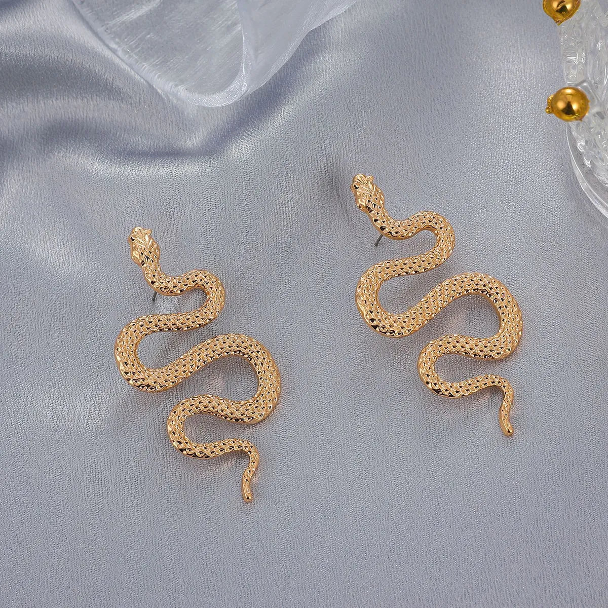 Retro Exaggerated Three-dimensional Snake Earrings Fashion Alloy Earrings