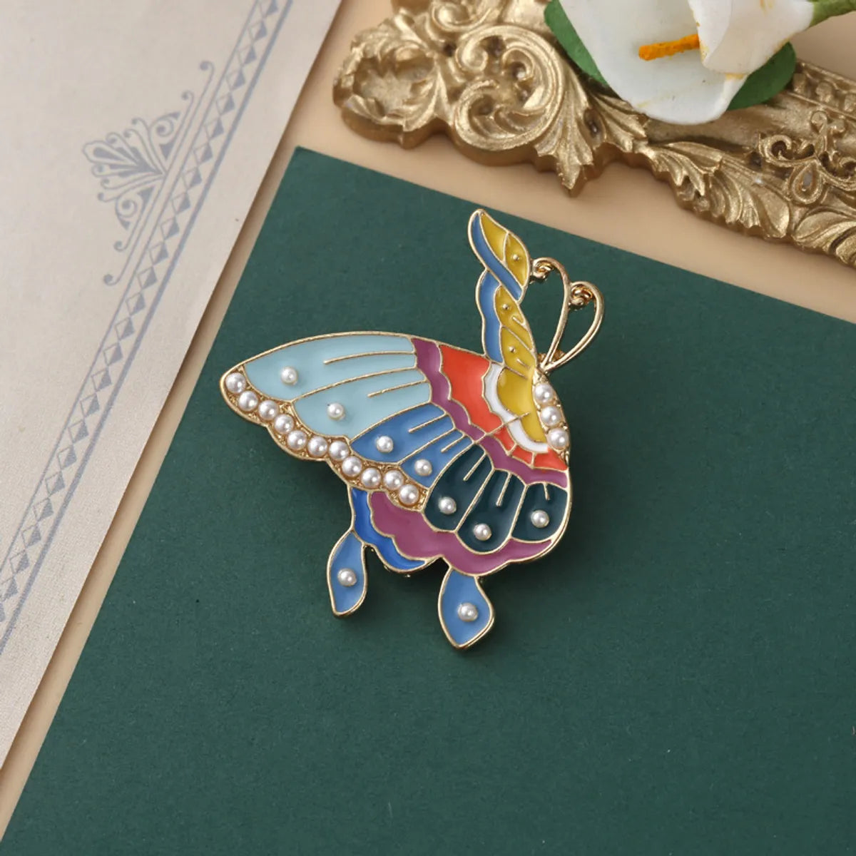 Retro Flower Alloy Inlay Artificial Gemstones Pearl Women'S Brooches