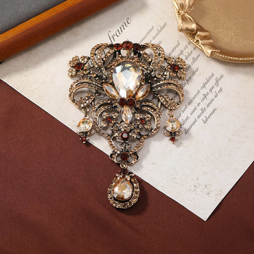 Retro Flower Alloy Rhinestone Women'S Brooches