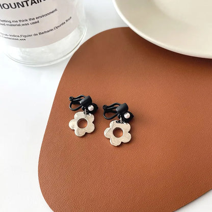 Retro Flower Alloy Stoving Varnish Ear Clips Ear Studs 1 Pair