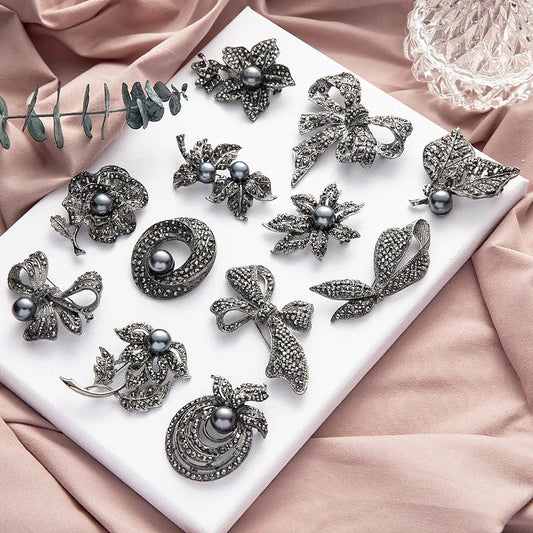 Retro Flower Bow Knot Alloy Plating Inlay Rhinestones Pearl Women'S Brooches