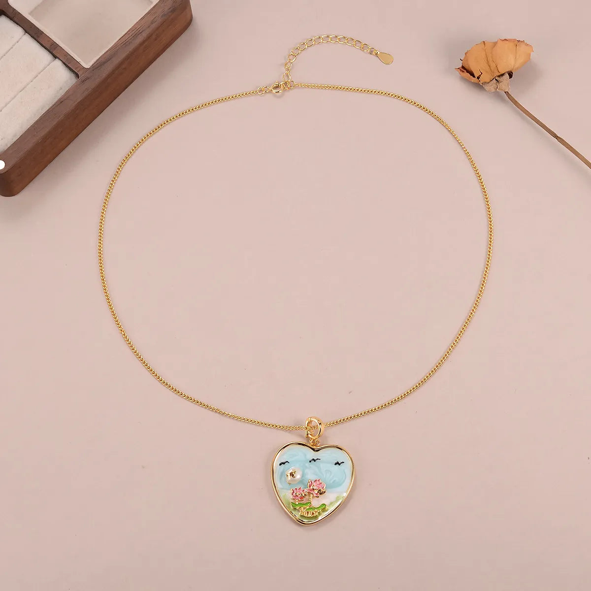 Retro French Style Flower Butterfly 18K Gold Plated Medieval Gold Natural Pearl Crystal Alloy Wholesale Pendant Necklace