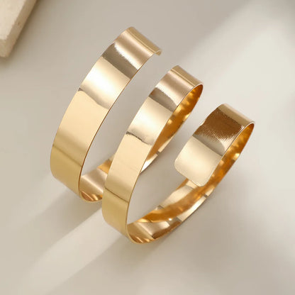 Retro French Style Geometric Iron Irregular Women's Bangle