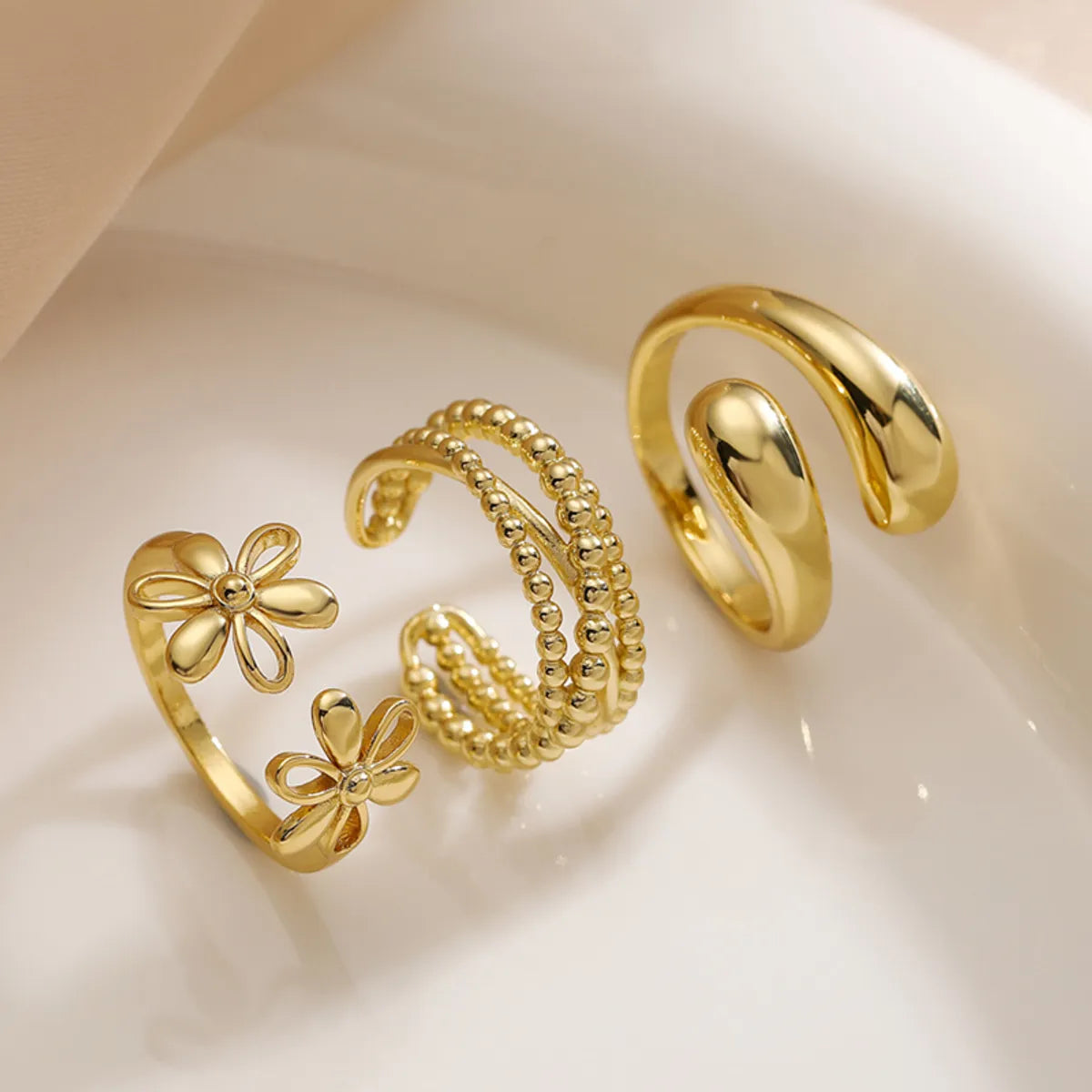 Retro French Style Simple Style Daisy Copper 18k Gold Plated Open Rings In Bulk