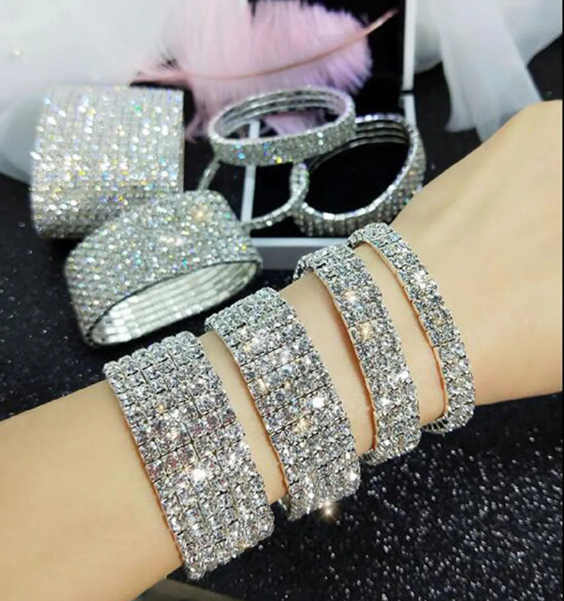 Retro Geometric Alloy Rhinestone Women'S Bracelets