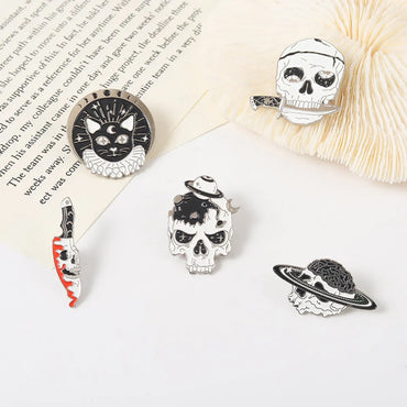 Retro Geometric Cat Skull Alloy Plating Unisex Brooches