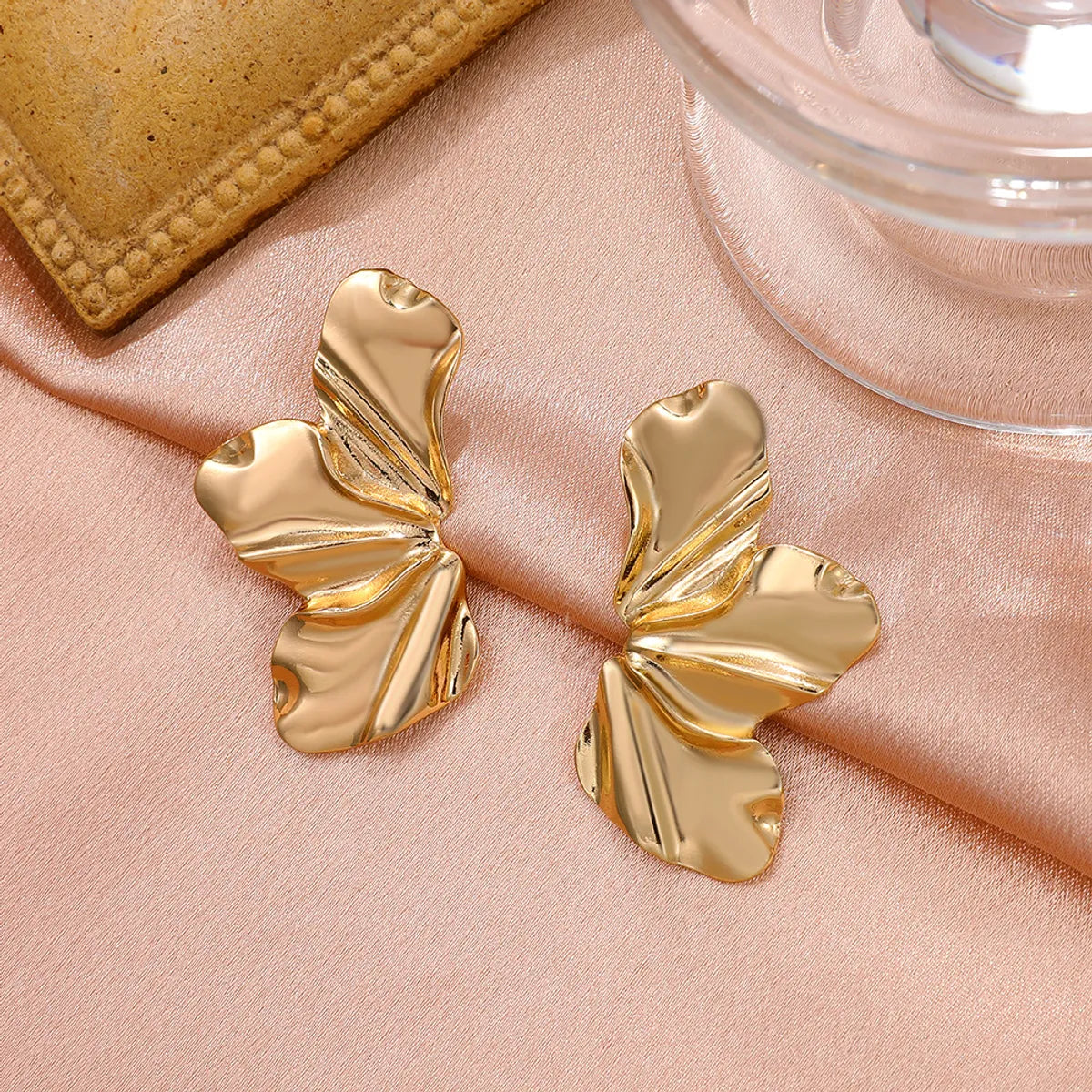 Retro Golden Flower Earrings Temperament Matte Irregular Petal Alloy Earrings