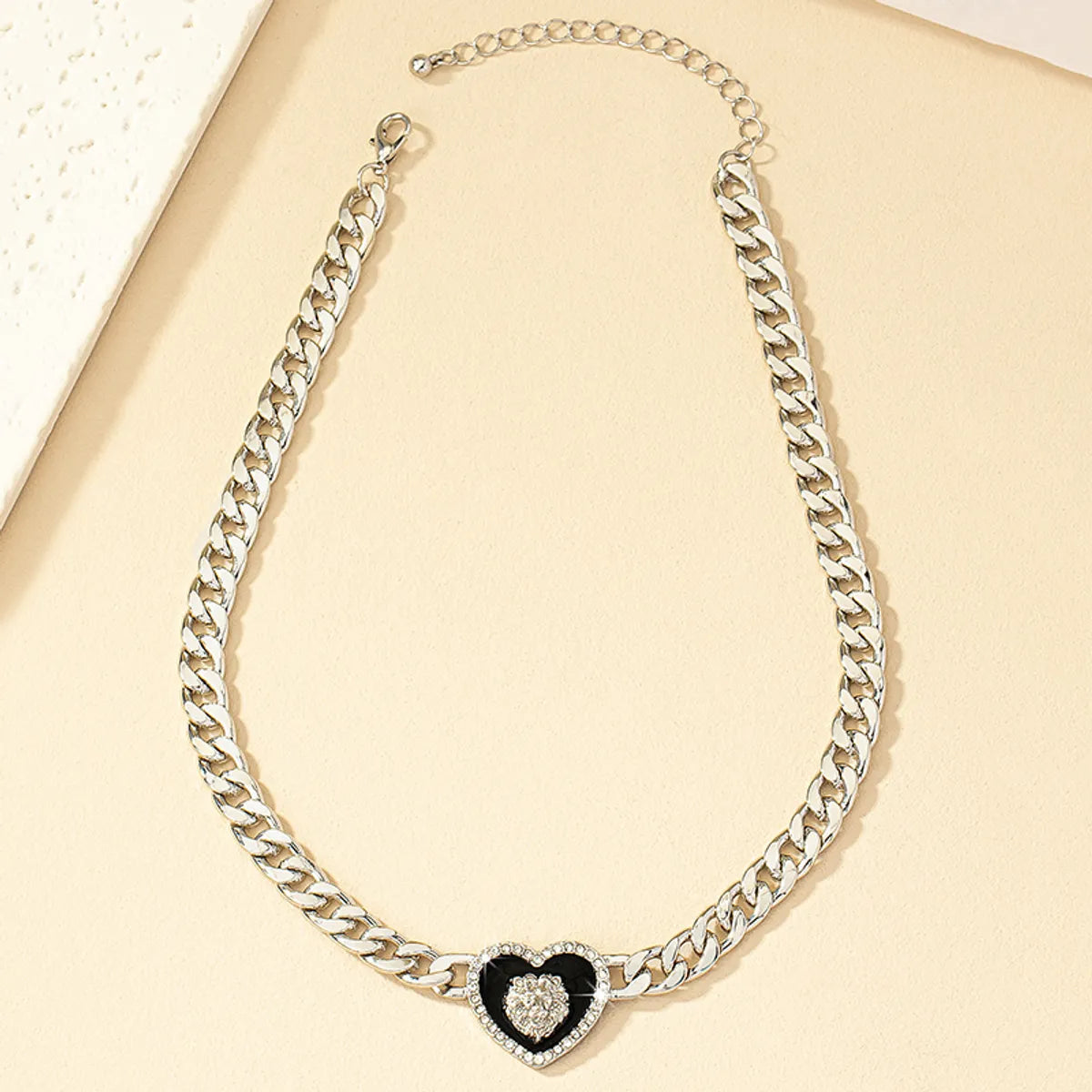 Retro Heart Shape Alloy Plating Inlay Zircon Gold Plated Women'S Pendant Necklace