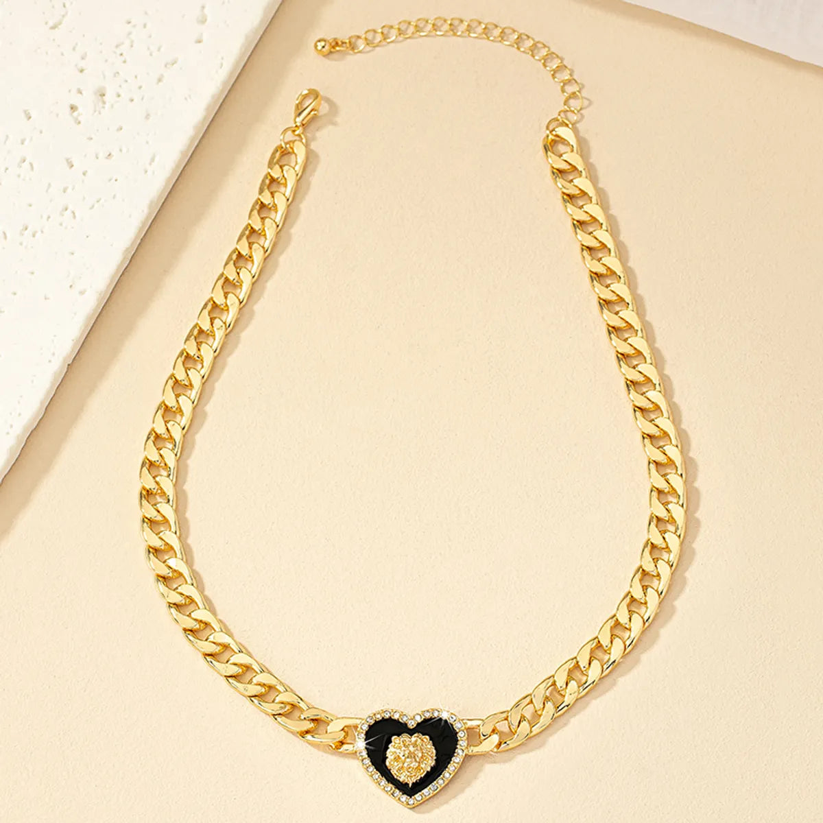 Retro Heart Shape Alloy Plating Inlay Zircon Gold Plated Women'S Pendant Necklace