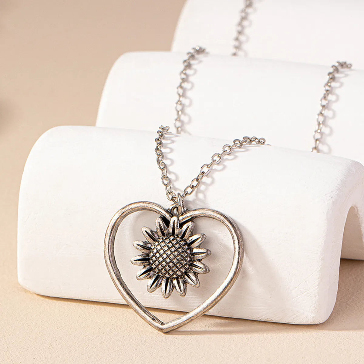 Retro Heart Shape Alloy Plating Women's Pendant Necklace