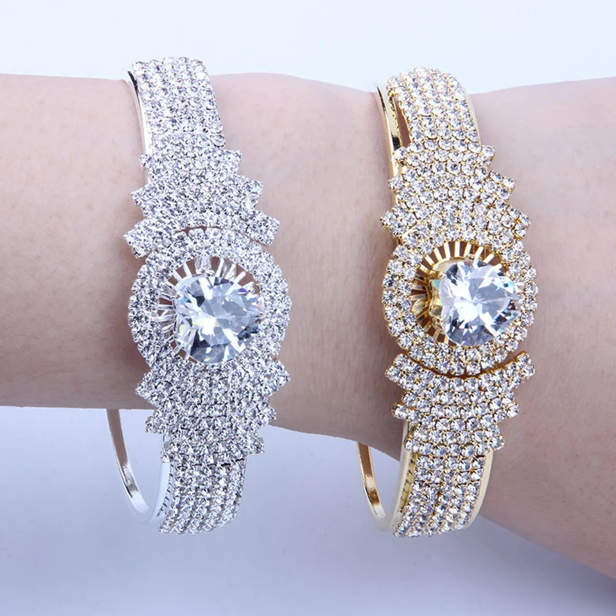 Retro Heart Shape Rhinestone Women's Bangle 1 Piece