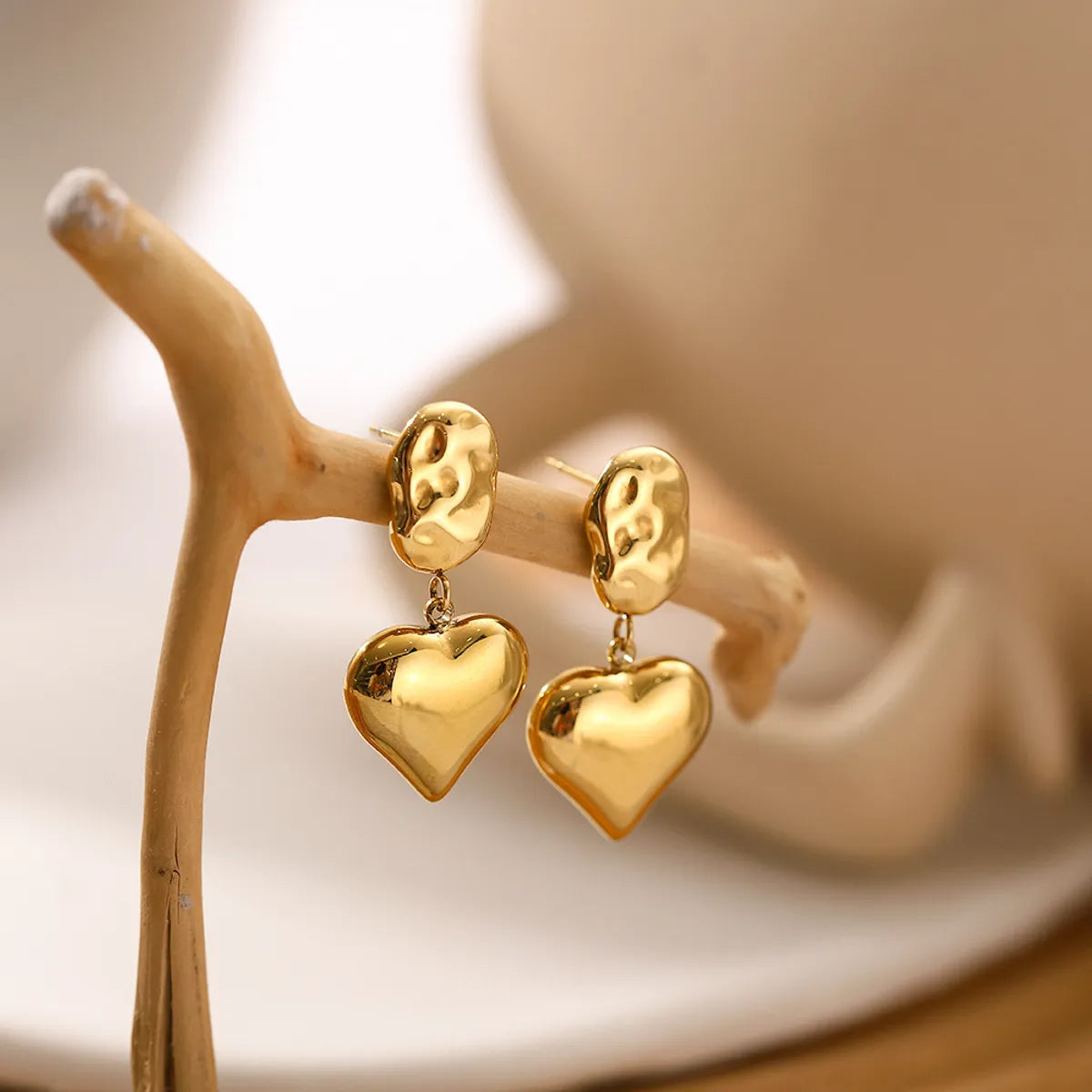 Retro Heart Shape Stainless Steel Gold Plated Earrings 1 Pair