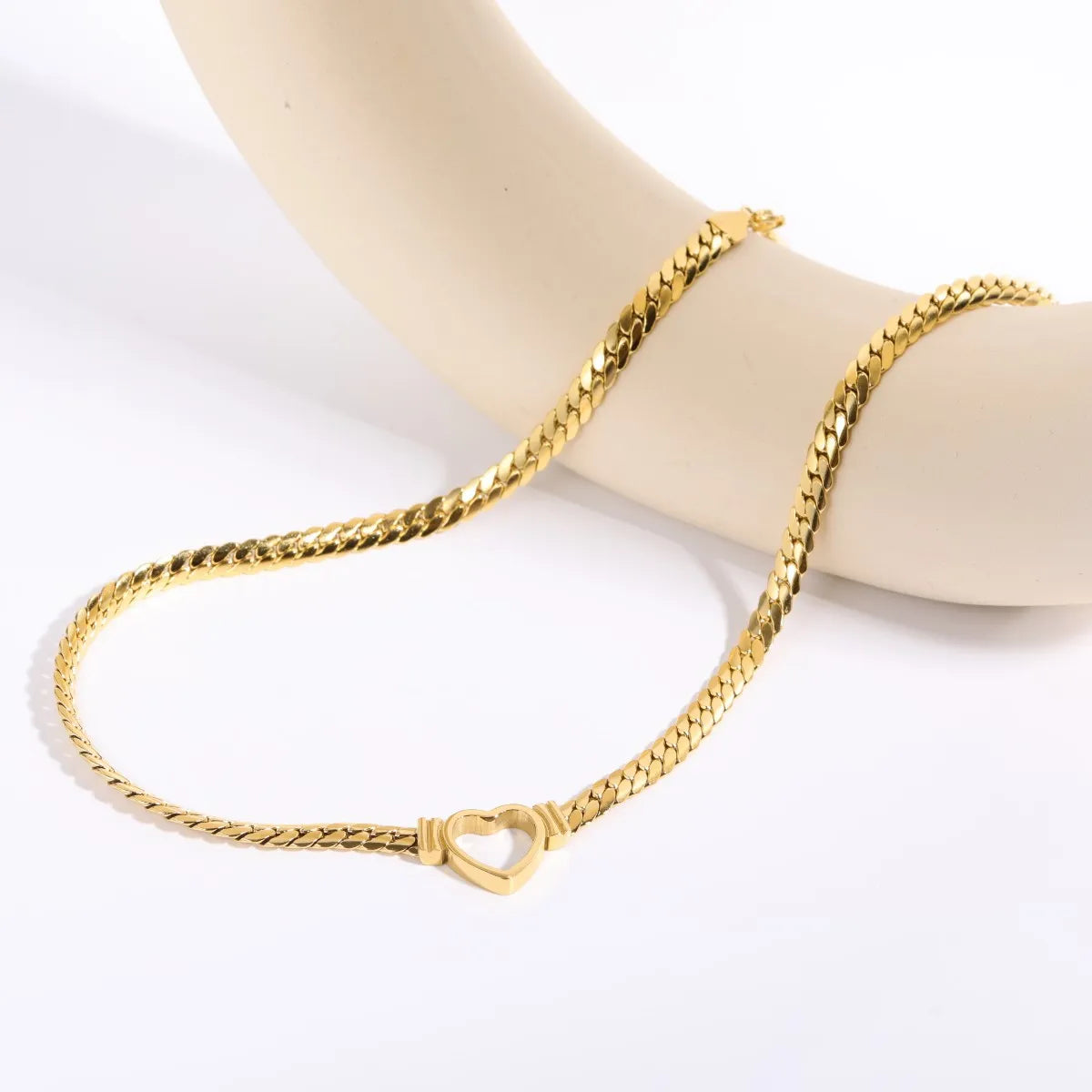 Retro Heart Shape Stainless Steel 18k Gold Plated Pendant Necklace