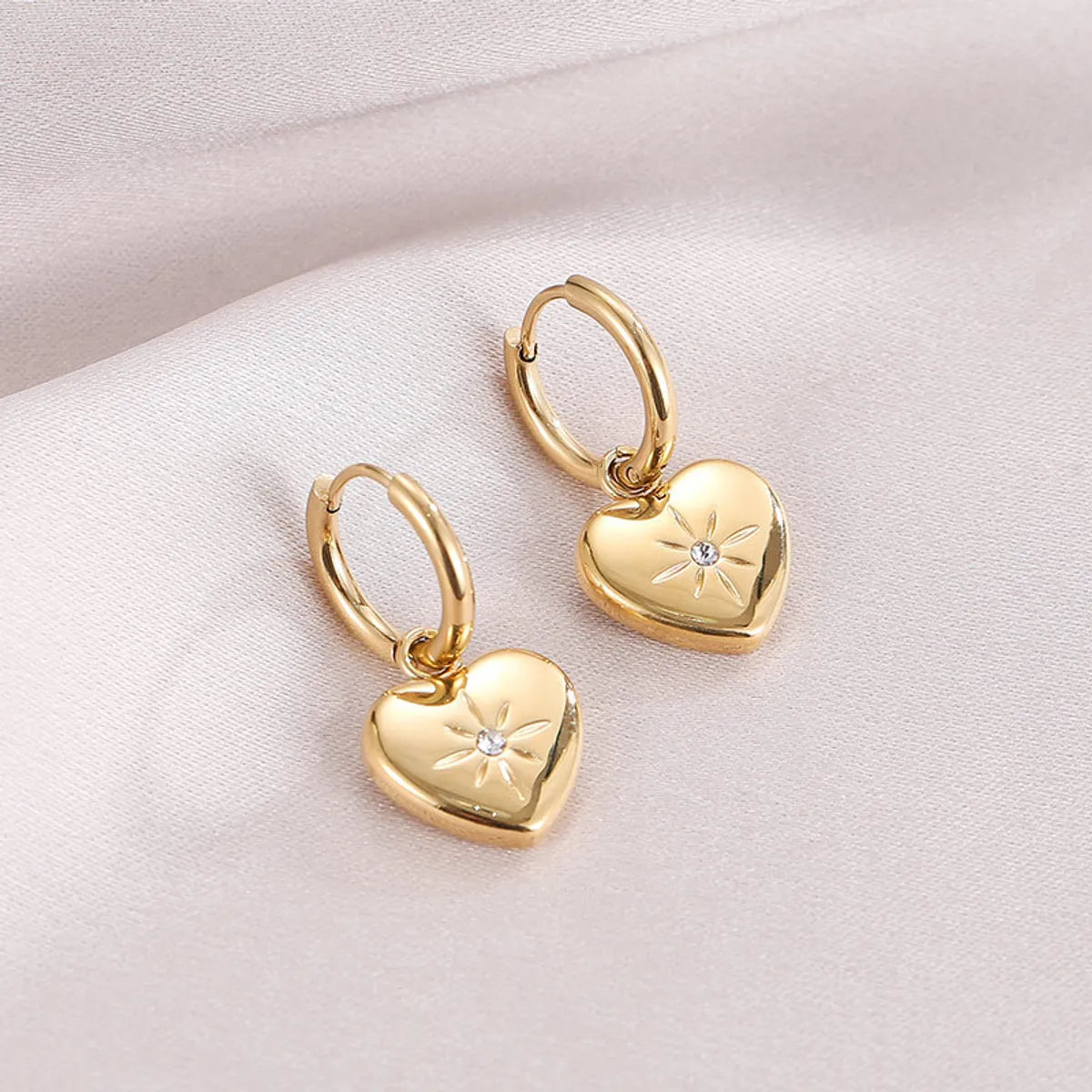 1 Pair Retro Heart Shape Inlay Titanium Steel Zircon Drop Earrings