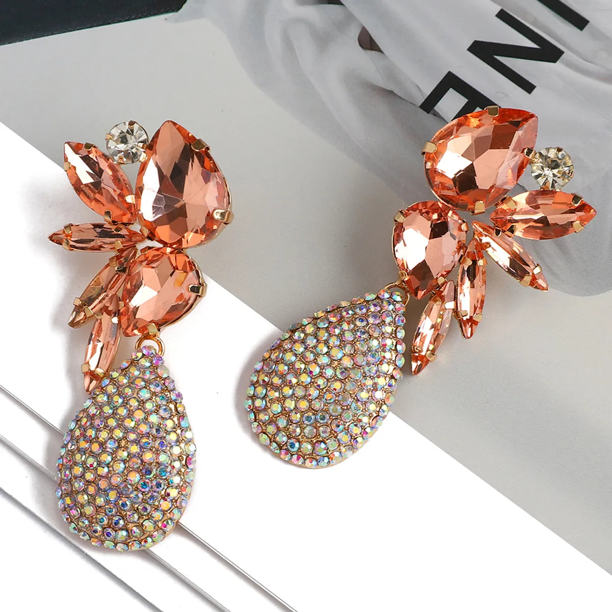 Retro Lady Ethnic Style Water Droplets Rhinestone Inlay Artificial Gemstones Women'S Drop Earrings