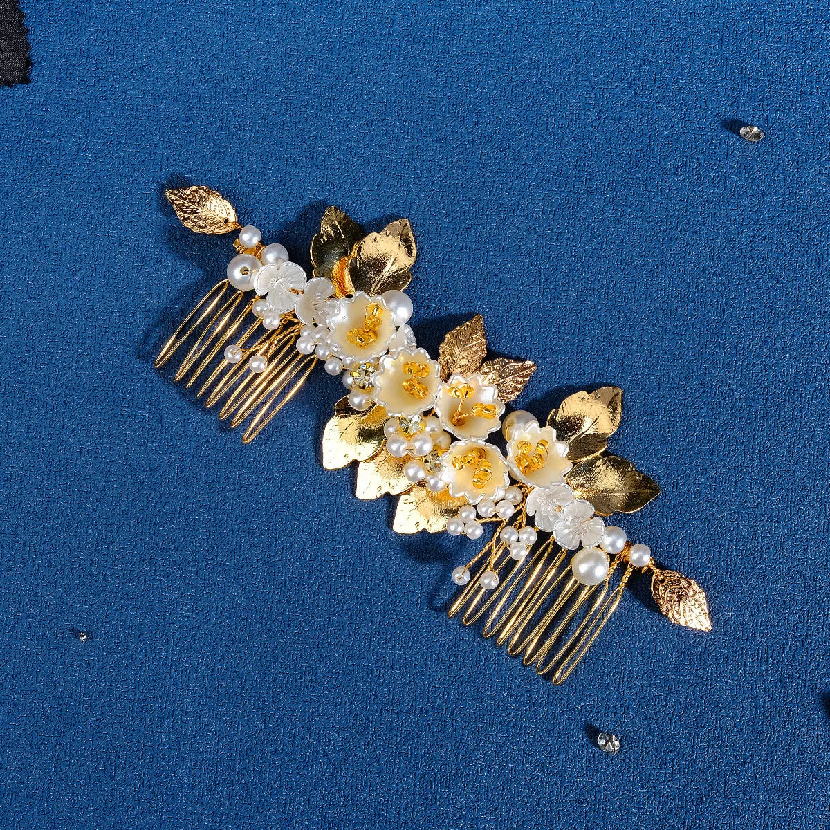 Retro Leaf Flower Alloy Pearl Plating Inlay Rhinestones Insert Comb