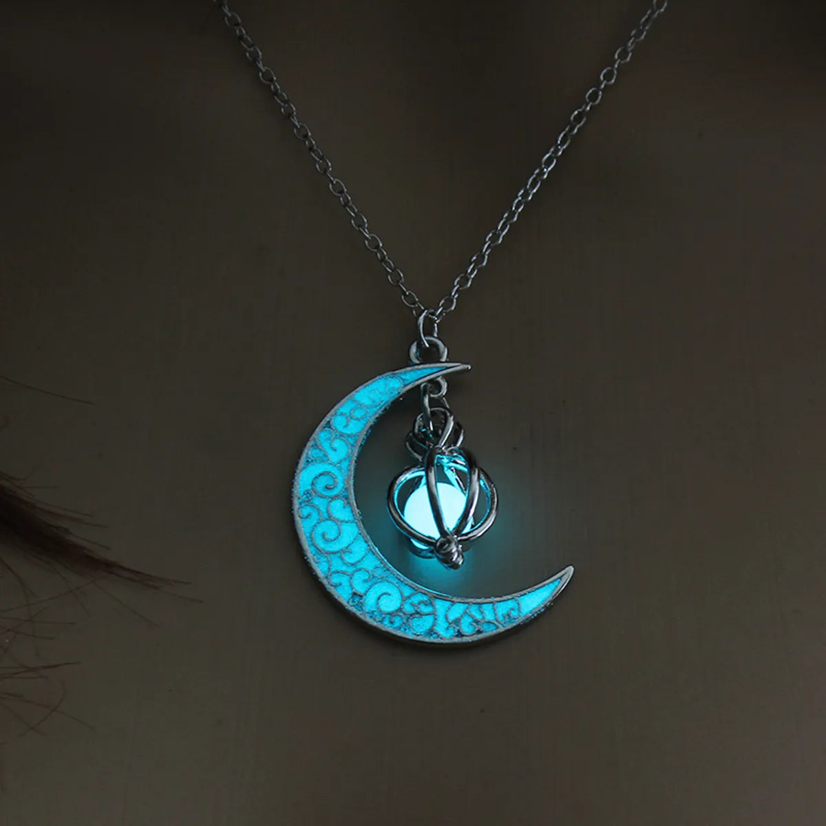 Retro Moon Flower Alloy Luminous Women'S Men'S Necklace 1 Piece