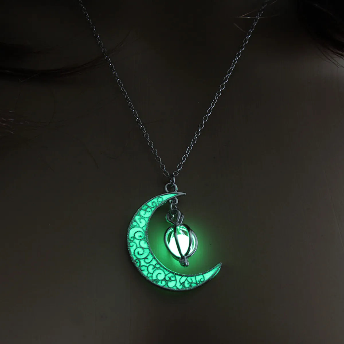 Retro Moon Flower Alloy Luminous Women'S Men'S Necklace 1 Piece