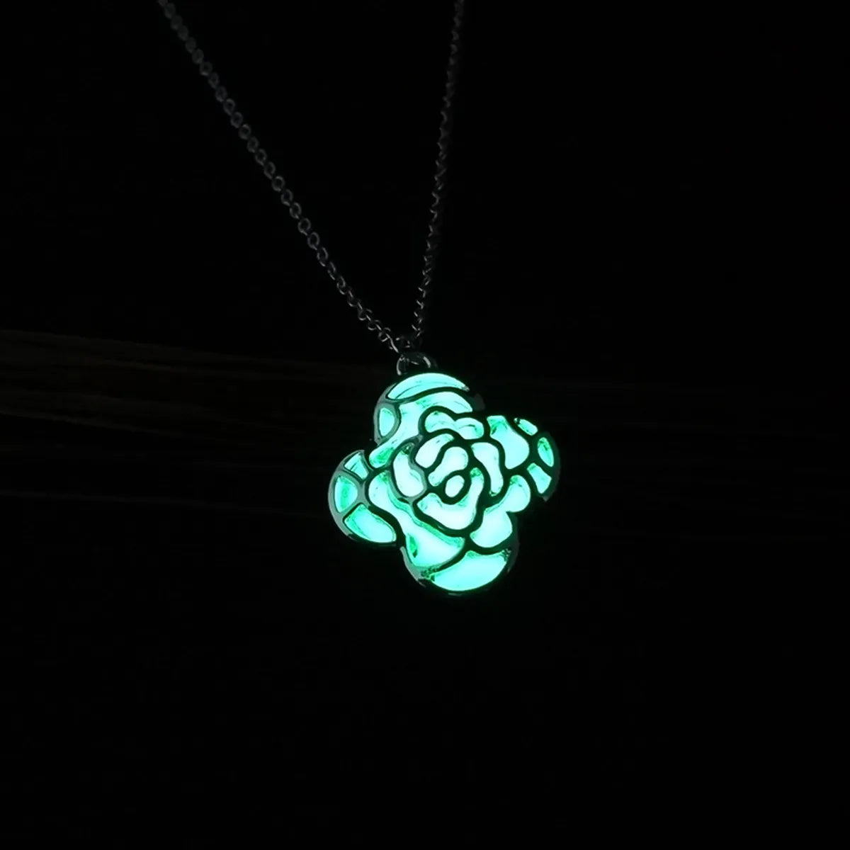 Retro Moon Flower Alloy Luminous Women'S Men'S Necklace 1 Piece