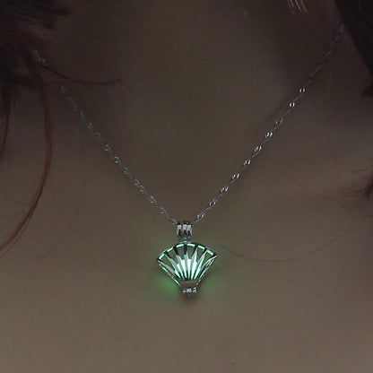 Retro Moon Flower Alloy Luminous Women'S Men'S Necklace 1 Piece