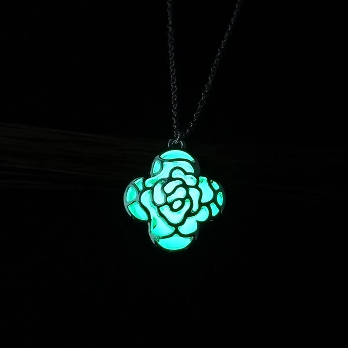 Retro Moon Flower Alloy Luminous Women'S Men'S Necklace 1 Piece