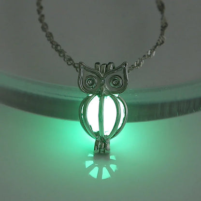 Retro Moon Flower Alloy Luminous Women'S Men'S Necklace 1 Piece