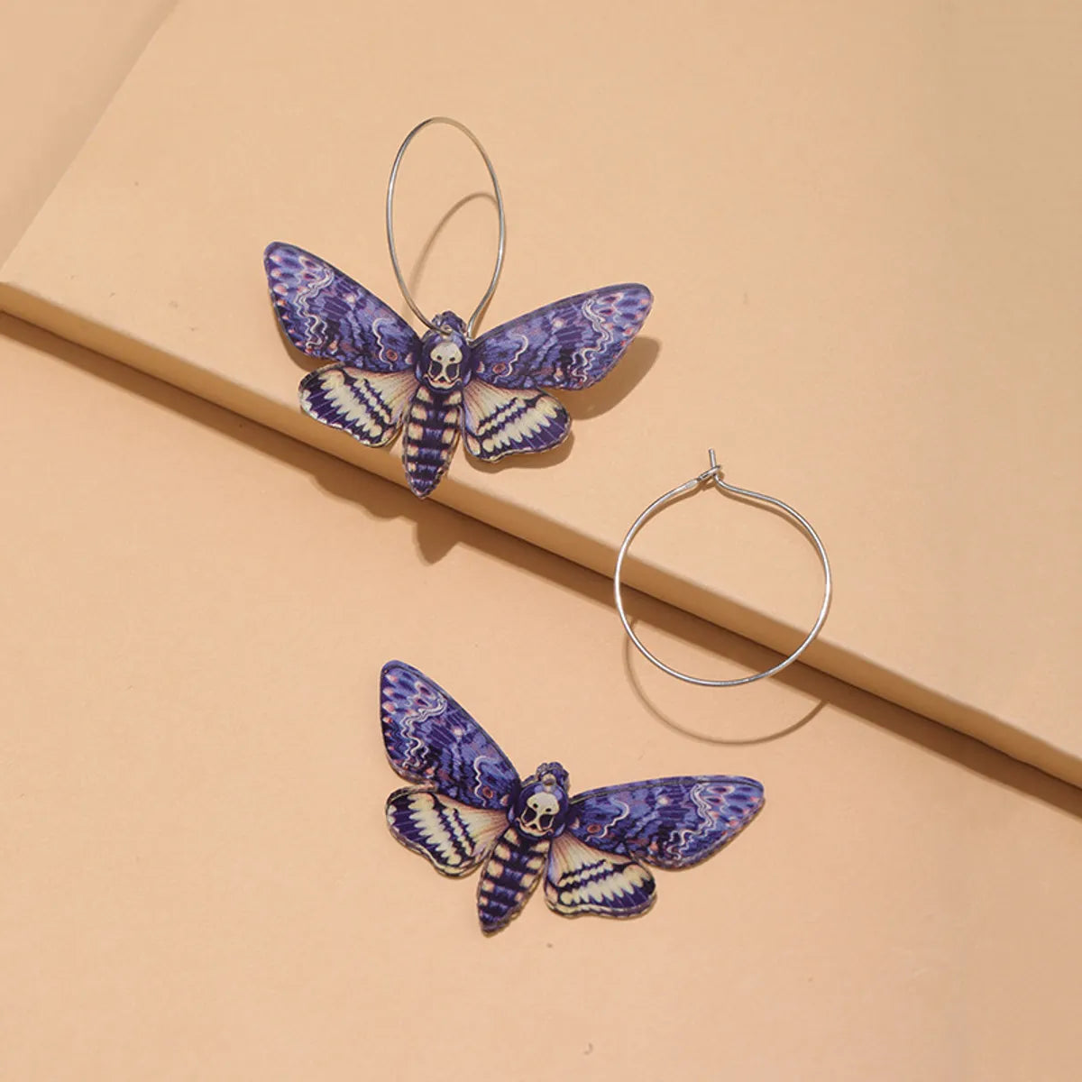 1 Pair Retro Moth Three-dimensional Arylic Drop Earrings