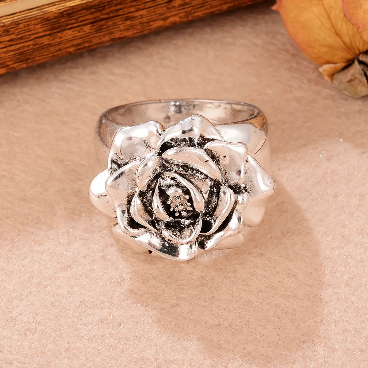 Retro Oval Flower Arylic Alloy Women's Rings