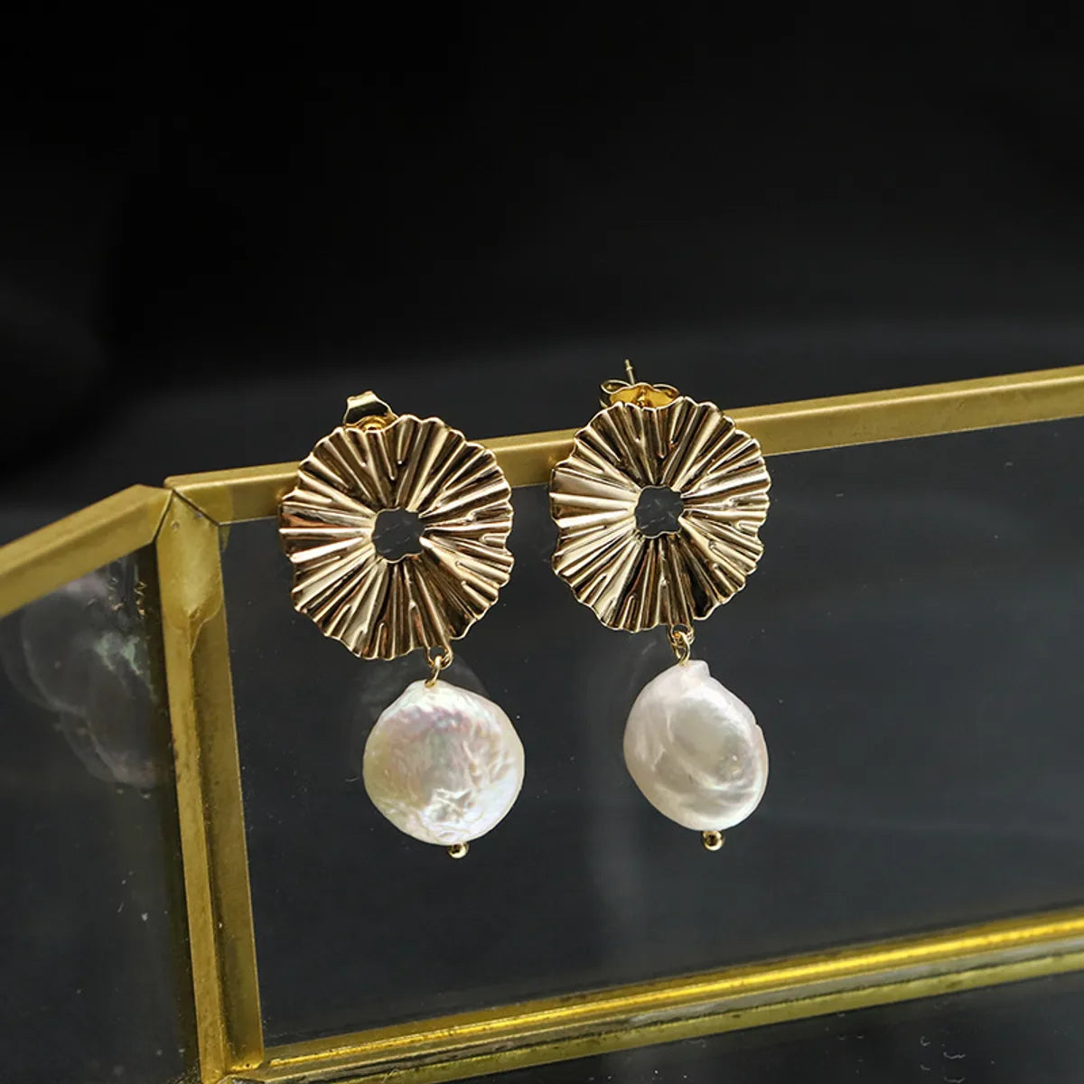 Retro Round Flower Pearl Copper Patchwork Zircon Drop Earrings 1 Pair