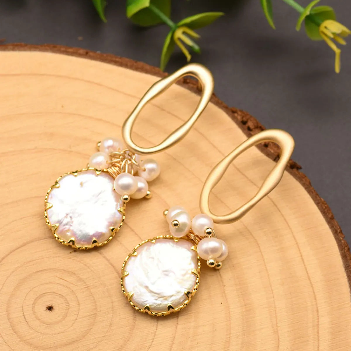 Retro Round Pearl Plating Inlay Pearl Drop Earrings 1 Pair