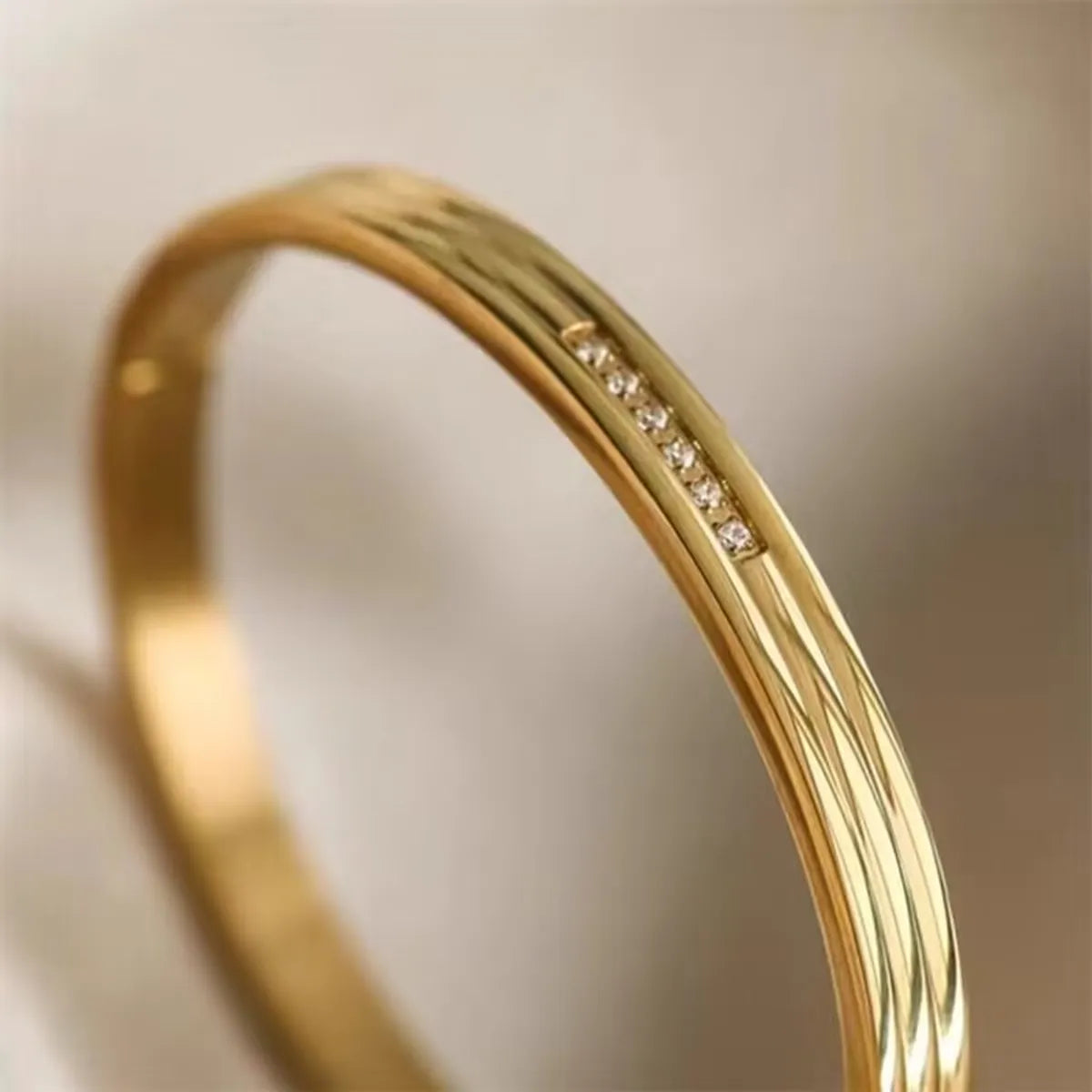 Retro Round Stainless Steel 18k Gold Plated Zircon Bangle In Bulk