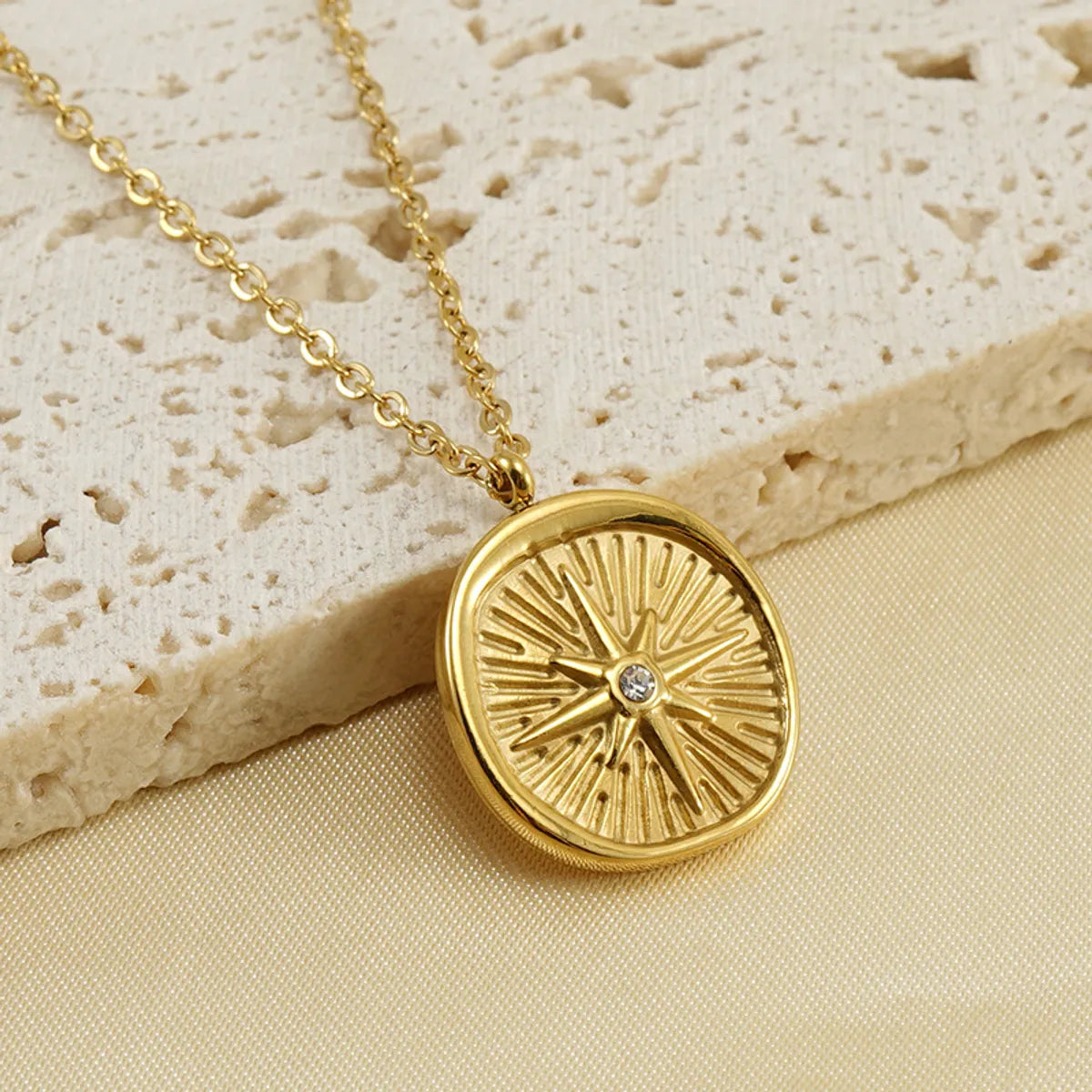 Retro Round Stainless Steel Inlay Rhinestones 18k Gold Plated Pendant Necklace